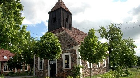 zeigt Feldsteinkirche von Meiersberg