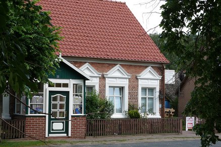zeigt Gründerzeitgebäude in Rieth
