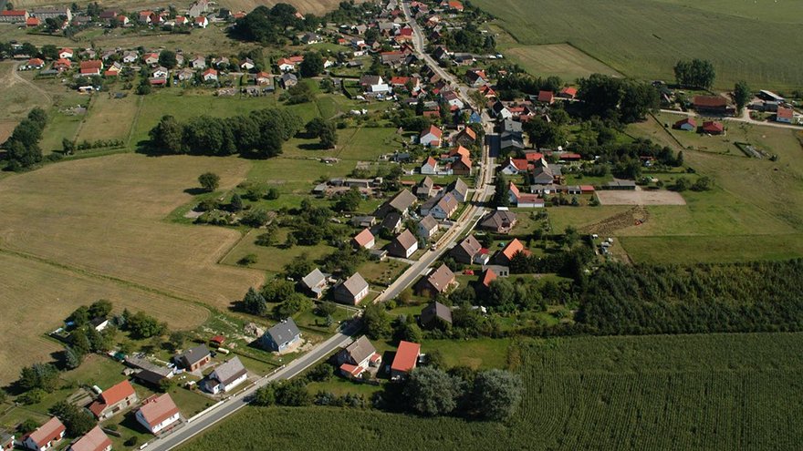 zeigt Luftbild der Ortslage Luckow