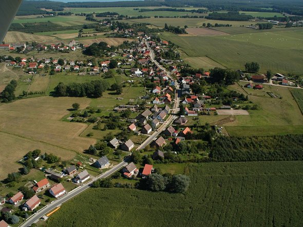 zeigt Luftbild der Ortslage Luckow