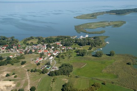 zeigt Luftbild Gemeinde