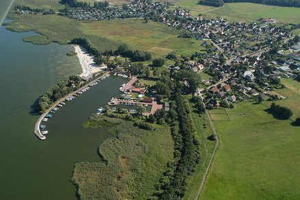 zeigt Mönkebude aus der Vogelperspektive