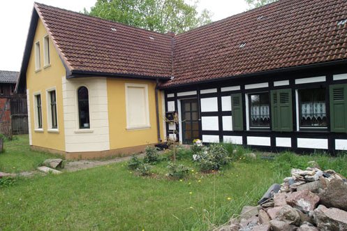 zeigt Teilansicht eines Gebäudes