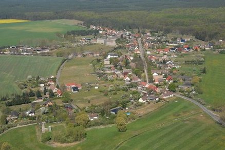 zeigt Luftbild von Lübs