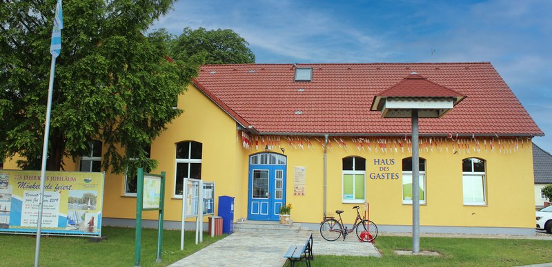 zeigt Ansicht des Hauses des Gastes in Mönkebude