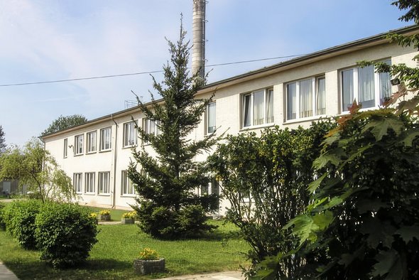 zeigt Ansicht der Grundschule