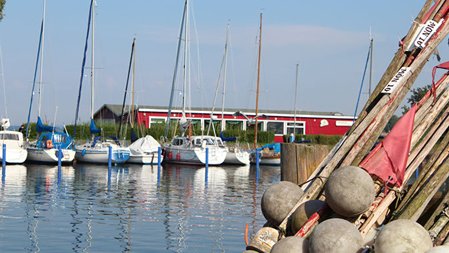 zeigt den Hafen von Altwarp