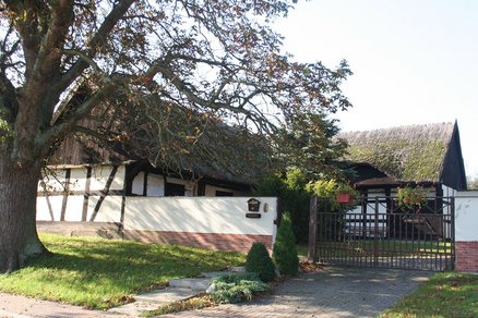 zeigt Gebäude in Vogelsang