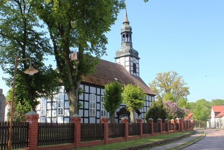 zeigt Kirche Ahlbeck