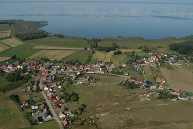 zeigt Luftbild von Vogelsang-Warsin
